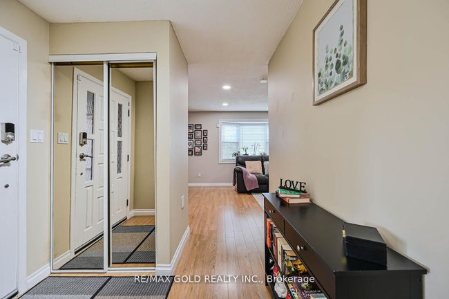 10 Cupola Crt, House attached with 4 bedrooms, 2 bathrooms and 4 parking in Brampton ON | Image 6