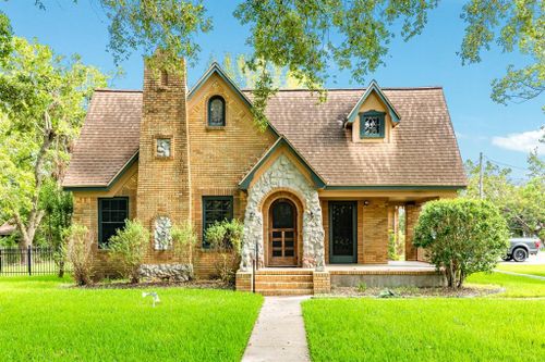 229 E Cedar St, Angleton, TX, 77515-4645 | Card Image