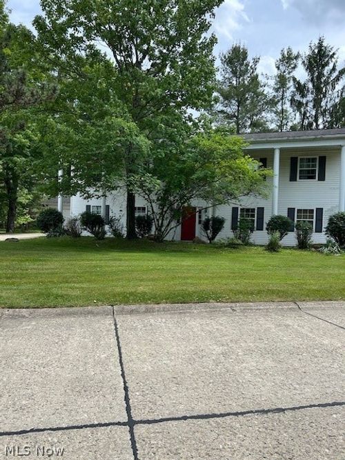 10-119 Burlington Oval Dr, Chardon, OH, 44024-1453 | Card Image