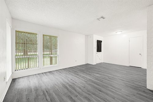 1231 Country Ln, Conroe, TX, 77384-4422 | Card Image