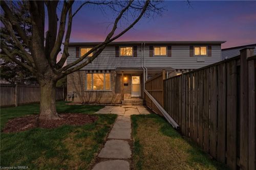 20c-35 Oakhill Dr, Brantford, ON, N3T | Card Image