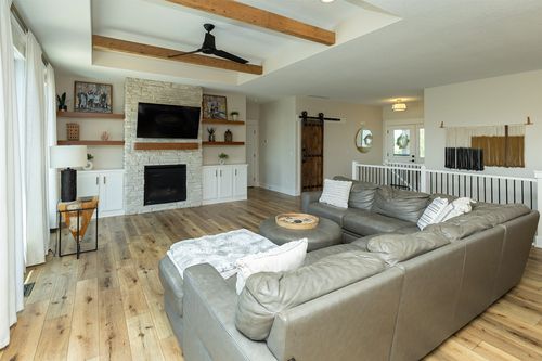 10803 Ne 118th Ave, Maxwell, IA, 50161-4209 | Card Image