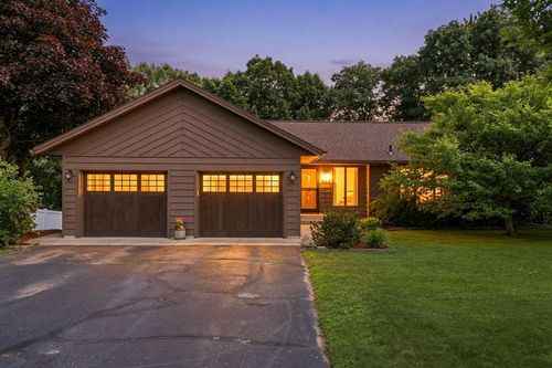 930 5th Ave N, Sartell, MN, 56377-1527 | Card Image