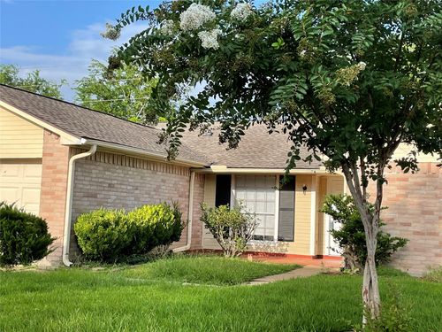 1011 E Brompton Dr, Pearland, TX, 77584-2213 | Card Image
