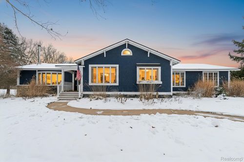 187 Darwin Rd, Pinckney, MI, 48169-8828 | Card Image