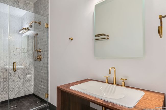 6110 Blanco River Pass, House other with 5 bedrooms, 4 bathrooms and null parking in Austin TX | Image 17