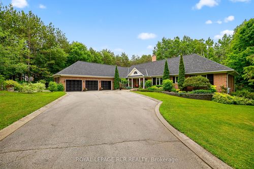 11 Foxfire Chase, Uxbridge, ON, L9P0L1 | Card Image