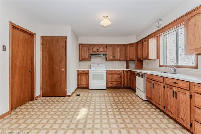 2145 Coronation Blvd, House other with 4 bedrooms, 2 bathrooms and 10 parking in Cambridge ON | Image 12