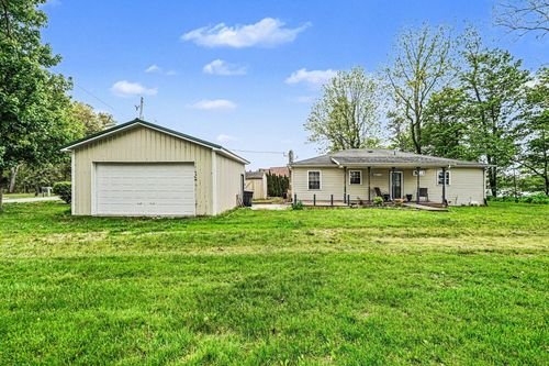66713 Territorial Rd, Lawrence, MI, 49064-9736 | Card Image