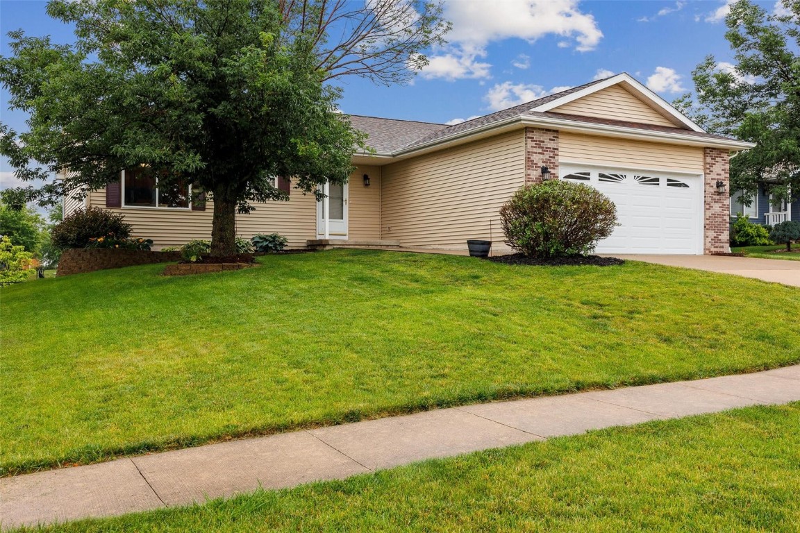 Wolf Dr, Cedar Rapids, IA 52405