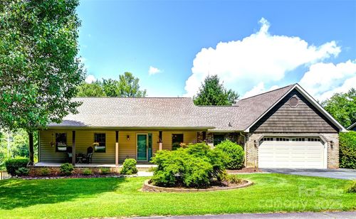 132 Mountain Valley Dr, Hendersonville, NC, 28739-9723 | Card Image