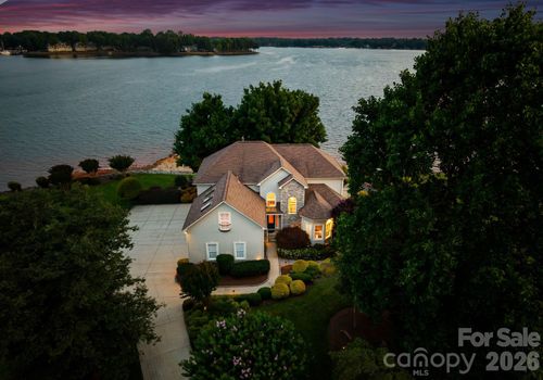 217 Westpaces Rd, Mooresville, NC, 28117-7581 | Card Image