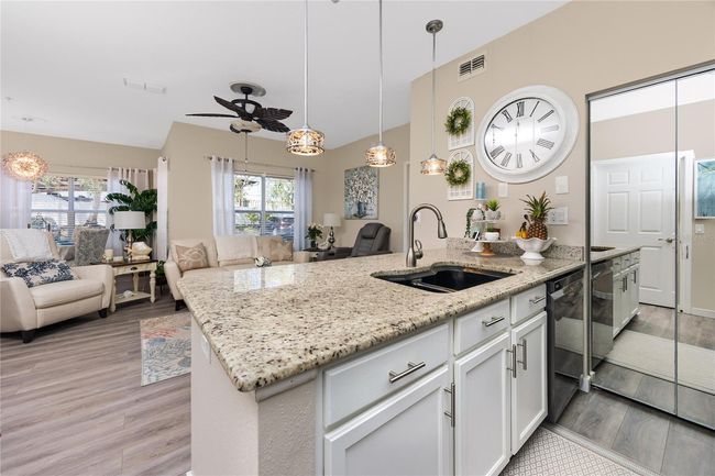UNIT-5101 - 10764 70 Th Ave, Condo with 2 bedrooms, 2 bathrooms and null parking in SEMINOLE FL | Image 6