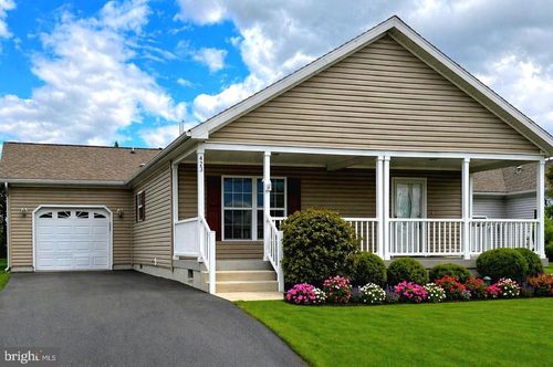 423 Honeysuckle Ln, BLUE BELL, PA, 19422-4273 | Card Image