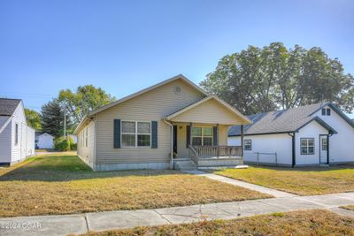 207 S Forest Avenue, House other with 3 bedrooms, 2 bathrooms and null parking in Joplin MO | Image 1