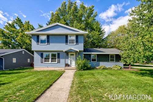 499 Floyd St, Coopersville, MI, 49404-1133 | Card Image