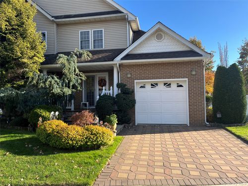 807 Cypress Dr, Franklin Square, NY, 11010-4004 | Card Image