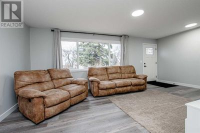 4901 51 St, House other with 4 bedrooms, 2 bathrooms and 2 parking in Valleyview AB | Image 3