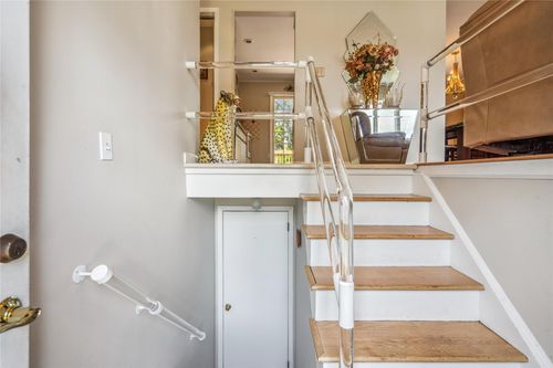 305 Alfred St, Babylon, NY, 11703-3501 | Card Image