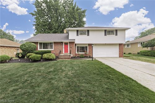 4945 Hartley Dr, Lyndhurst, OH, 44124-1023 | Card Image