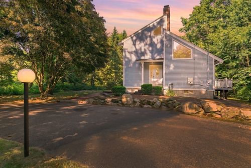 89 Poquanticut Ave, North Easton, MA, 02356-2625 | Card Image
