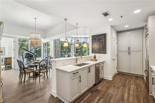 unit-302-2795 Peachtree Rd Ne, Atlanta, GA, 30305-3672 | Card Image