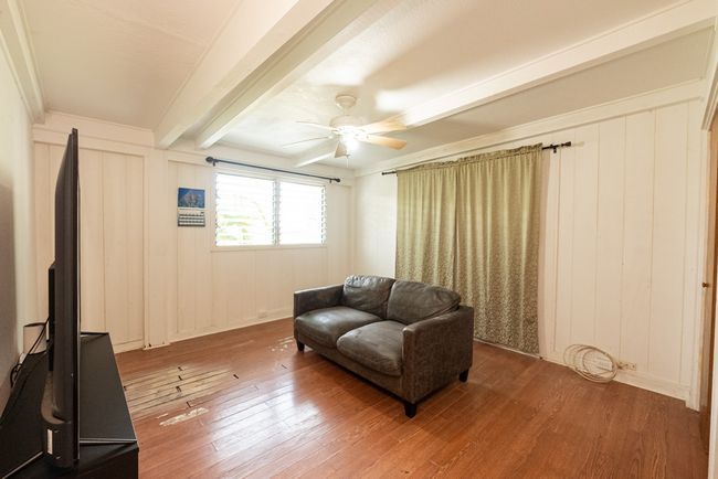 One of three bedroom with lots of storage @ 007 Kaapuni Loop in Hilo. | Image 9