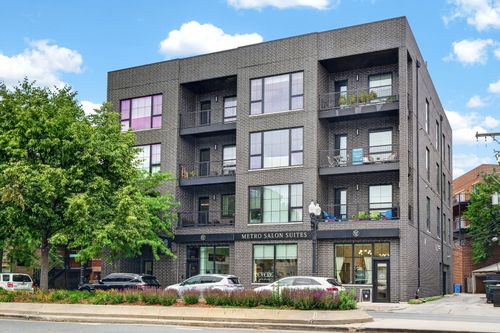 302-2024 W Irving Park Rd, CHICAGO, IL, 60618-9765 | Card Image