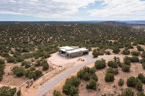 25 Vista Valle Cir, Lamy, NM, 87540-7506 | Card Image