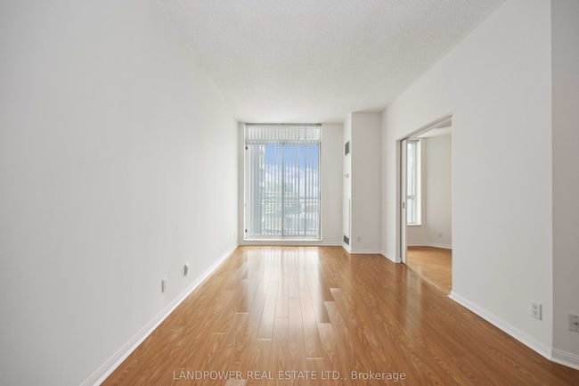 1017 - 230 Queens Quay W, Condo with 2 bedrooms, 1 bathrooms and null parking in Toronto ON | Image 8