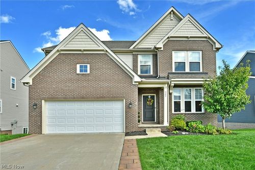 987 Hawkin Ln, Aurora, OH, 44202-7557 | Card Image