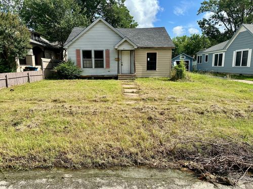 911 W Sears St, Denison, TX, 75020-3321 | Card Image