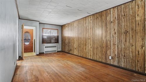 5353 61st Street, New York, NY, 11378 | Card Image