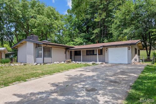 12 Country Ln, Florissant, MO, 63033-5524 | Card Image