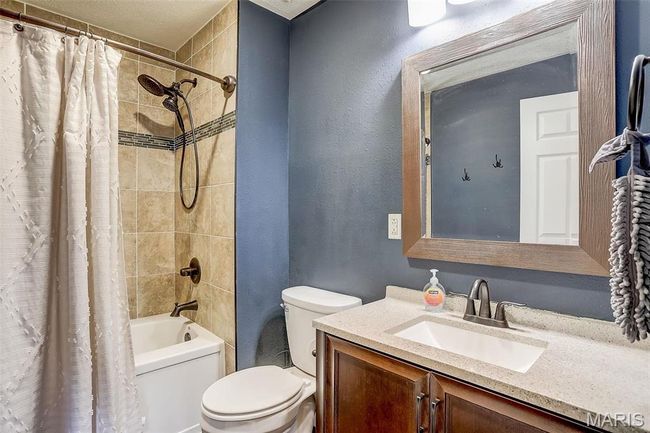 1051 Saint Clair St, House other with 3 bedrooms, 2 bathrooms and 2 parking in Carlyle IL | Image 20