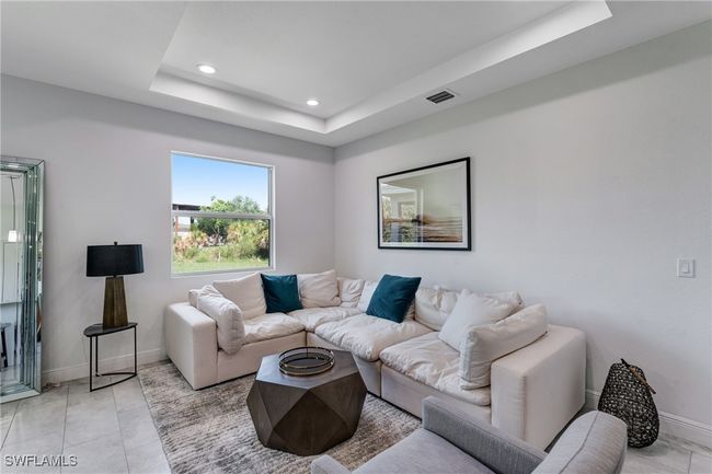 8006 Buttercup Cir, House other with 3 bedrooms, 3 bathrooms and null parking in LABELLE FL | Image 5