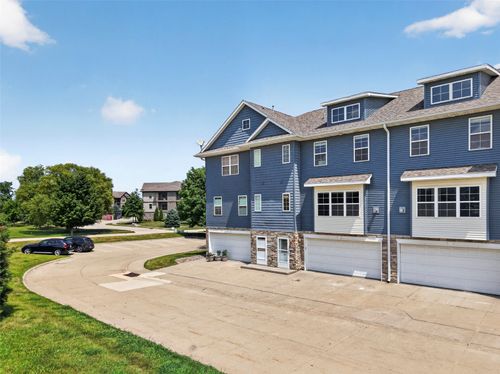 420 Glenmoor Pl, North Liberty, IA, 52317-7817 | Card Image