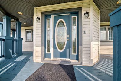 126 S Shore Pt, House detached with 4 bedrooms, 4 bathrooms and 8 parking in Rocky View County AB | Image 2