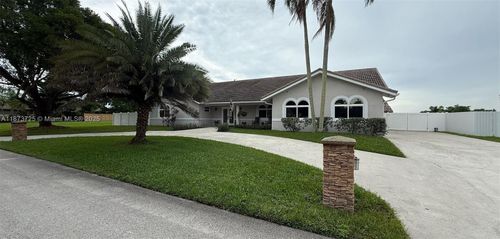 10700 Sw 139th Rd, Miami, FL, 33176-6561 | Card Image