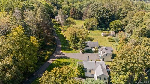 9 Oregon Rd, Mount Kisco, NY, 10549-4707 | Card Image