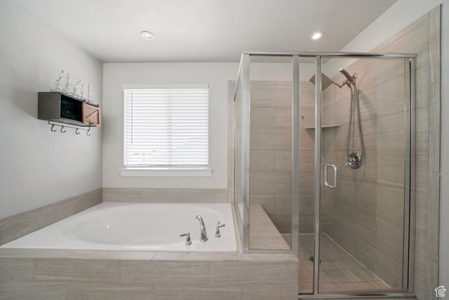 Separate Primary Tiled Shower/Bath | Image 26