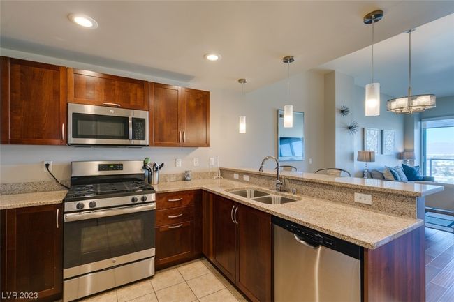 UNIT-1618 - 150 Las Vegas Blvd N, Condo with 1 bedrooms, 2 bathrooms and null parking in Las Vegas NV | Image 19