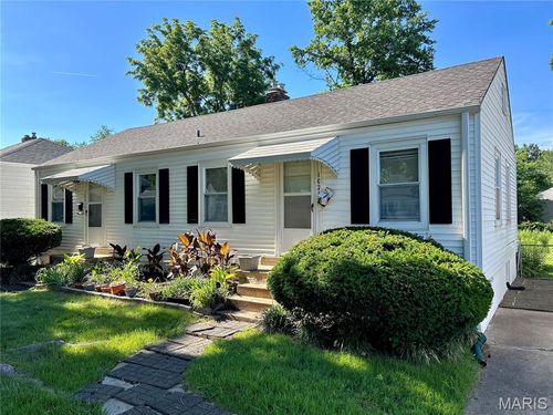 10217 Saint Katherine Ln, Saint Ann, MO, 63074-2927 | Card Image