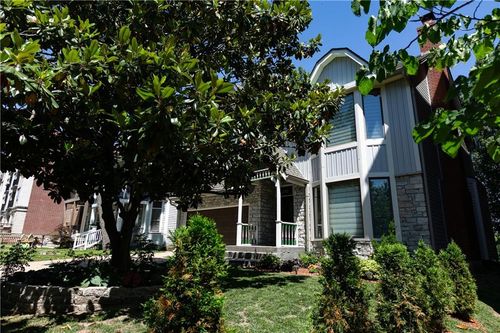240 E 30th St, Kansas City, MO, 64108-3213 | Card Image