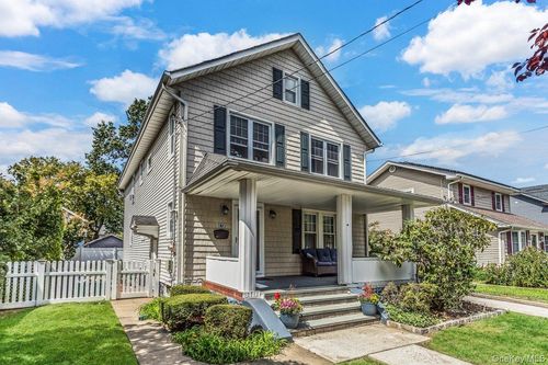 21 Clark Ave, Lynbrook, NY, 11563-1433 | Card Image