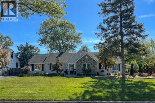 665 Scofield Ave, Windsor, ON, N9G1L4 | Card Image