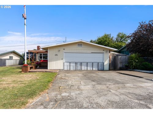 1070 Arago Ave, Coos Bay, OR, 97420-2808 | Card Image