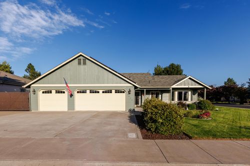 3820 Sw Gene Sarazan Dr, Redmond, OR, 97756-7404 | Card Image