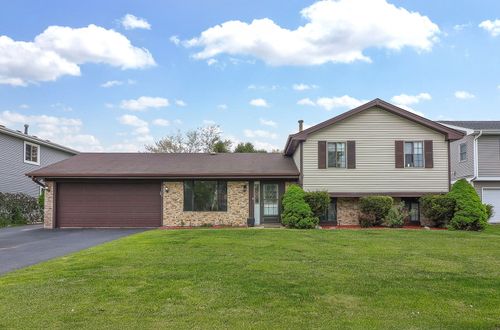 3920 Shoreline Dr, Hanover Park, IL, 60133-6137 | Card Image