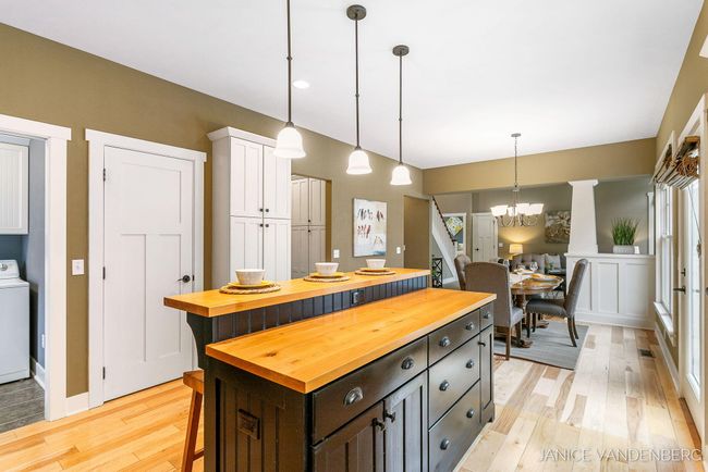 31-web-or-mls-3022-jamesway-ave | Image 18